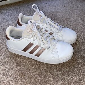 Adidas Rose Gild stripe sneakers, sz 3 youth